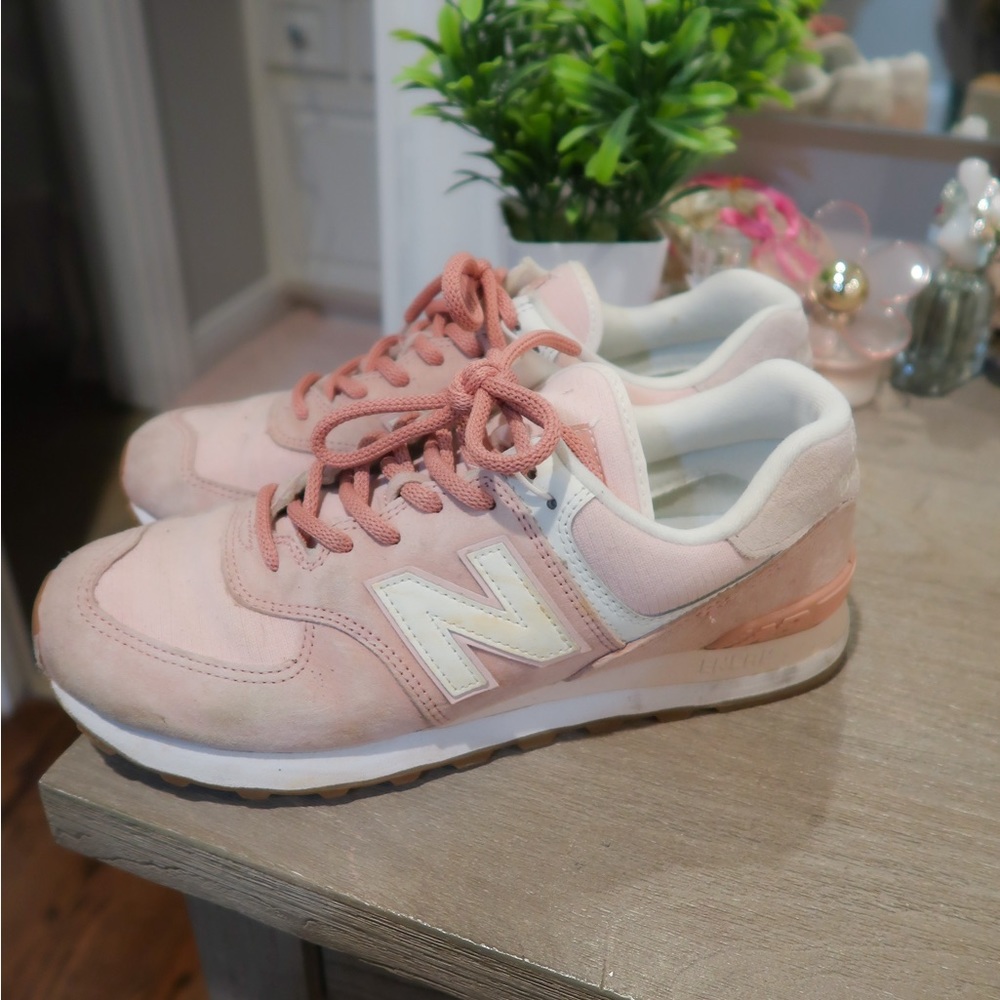 PINK NEW BALANCES!!
